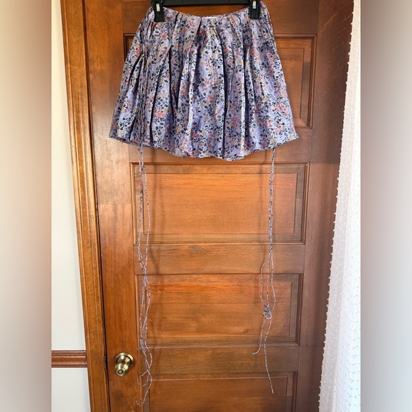 Elliette Floral A Line Mini Skirt with Ties 🌸 - Picture 2 of 6